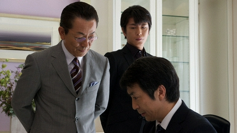 相棒 season9 第1話「顔のない男」