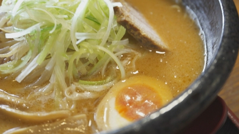 テレ玉認定！たまぐるめ 「味噌ラーメン 半チャーハン」常連が通い続ける理由。店主の技が詰まった一杯
