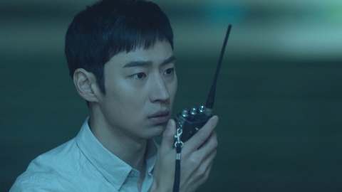 ＆Hulu 韓国の大ヒットドラマ「シグナル」第1話を2週にわたってお届け！現代と過去をつなぐ無線機を手にした二人の刑事が未解決事件の真相に迫るヒューマンサスペンスの傑作！