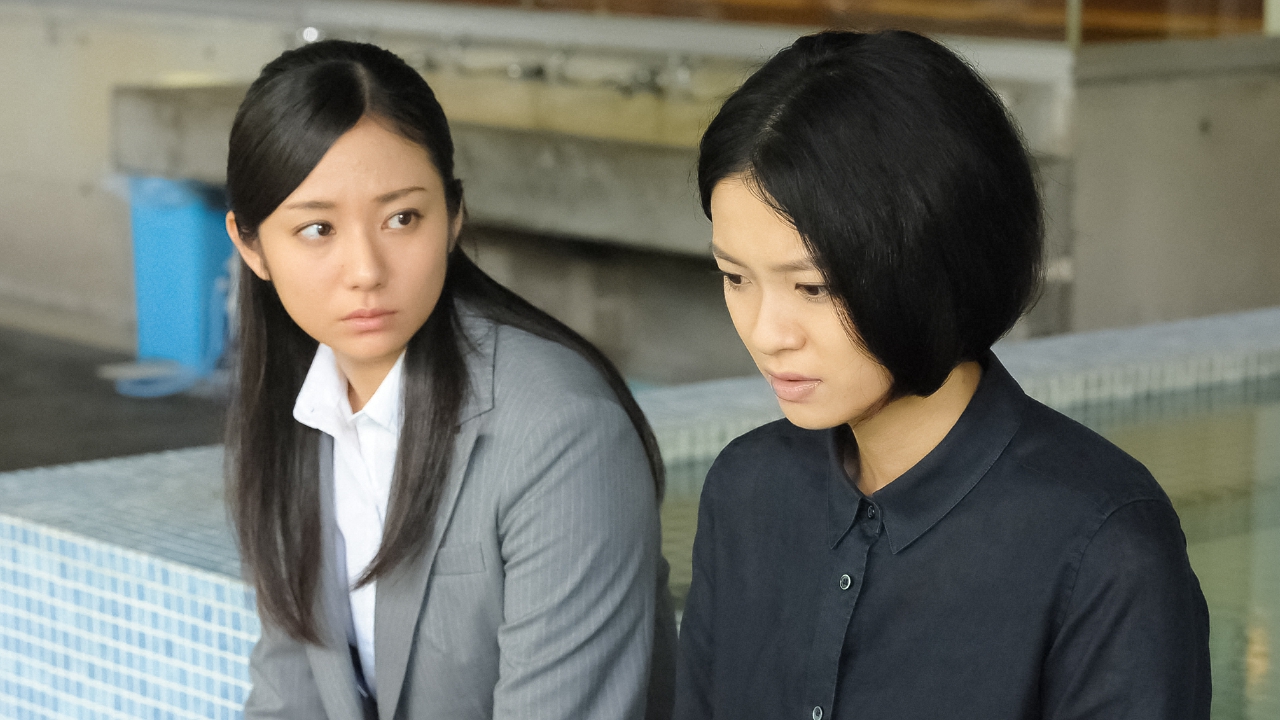 黒 の 女 の 教師